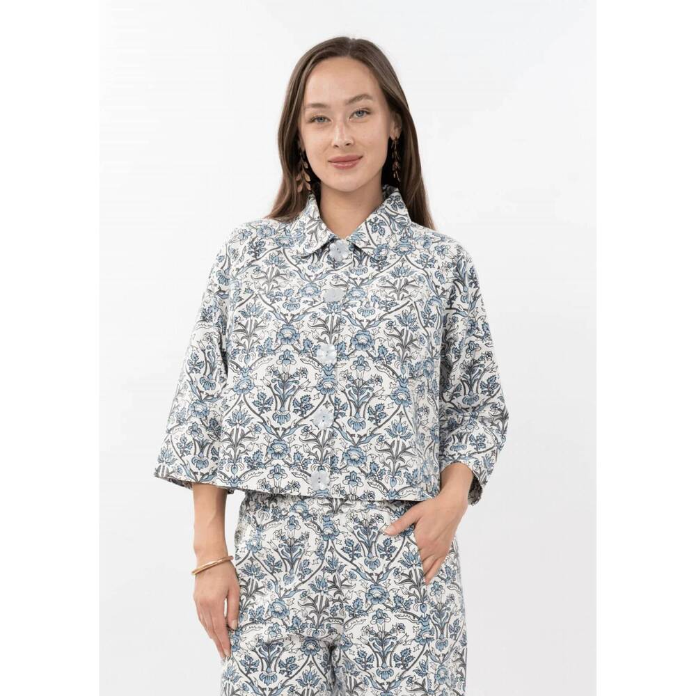 NEW IVY JANE serenity floral button down top in blue